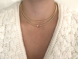 Ketting Chanel met facet geslepen shiny gold colored klaver en real gold plated balletjes