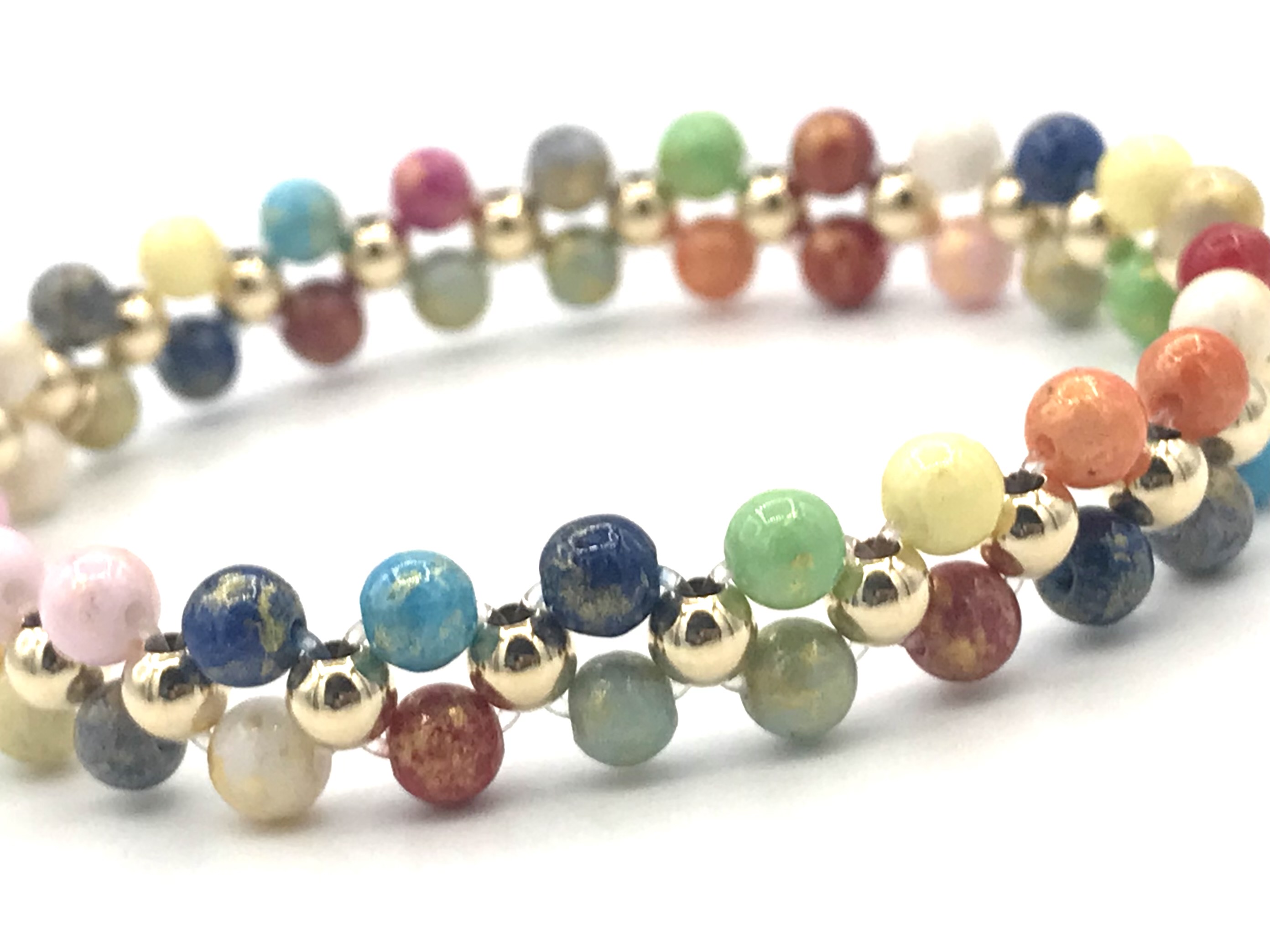 Armband Zehra gemstone met real gold plated balletjes en gekleurde jade edelsteen met een vleugje goudkleur