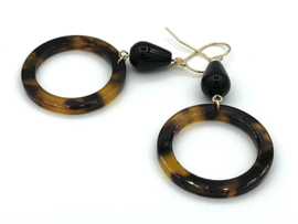 Oorbellen real gold plated met resin ringen en zwarte onyx edelsteen