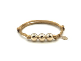 Armband Silk goud met real gold plated balletjes op goudkleurig satijnkoord