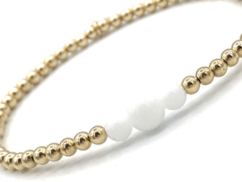 Armband Lenne met real gold plated balletjes en witte jade edelsteen