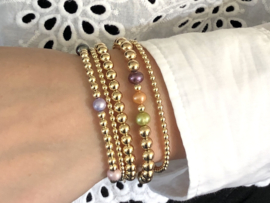 Armband Zahra met real gold plated balletjes en gekleurde parels