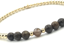 Armband Jayli met bruine gestreepte onyx en real gold plated balletjes