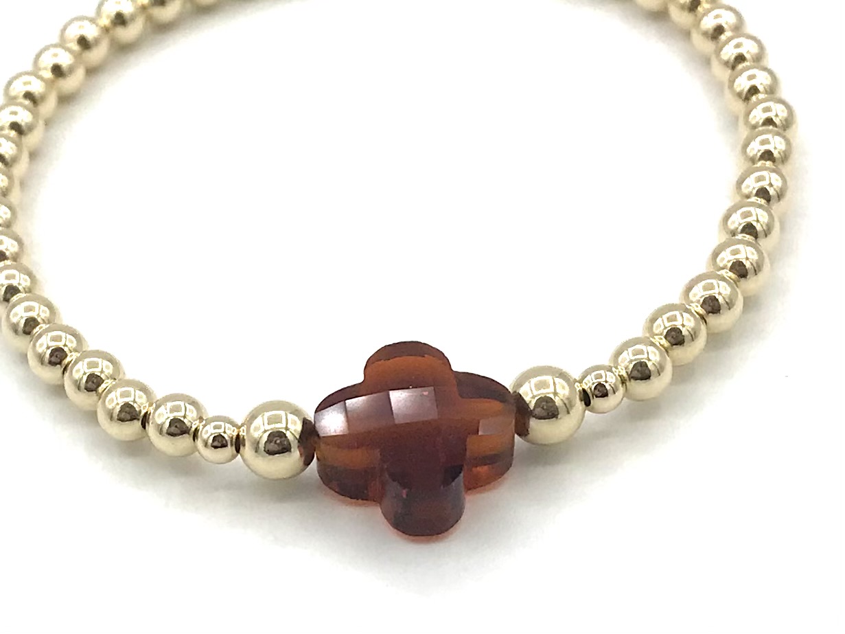 Armband Lizzie light topaz met real gold plated bolletjes en bruin klavertje