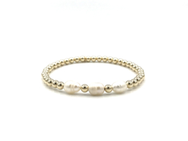 Armband Karlijn met real gold plated balletjes en 3 witte ovale zoetwaterparels