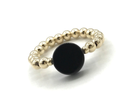 Stretch ring Elisabeth met real gold plated balletjes en zwarte onyx