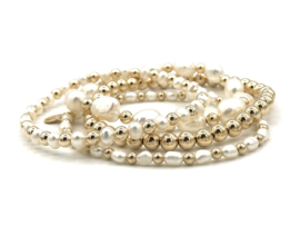 Armband Chloe met real gold plated balletjes en witte zoetwaterpareltjes