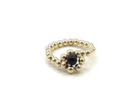 Stretch ring Rania met bloemetje van onyx edelsteen en real gold plated balletjes