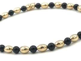 Armband Kaat met ovale real gold plated balletjes en zwarte onyx edelstenen