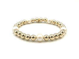 Armband Rosie met witte parels en real gold plated balletjes