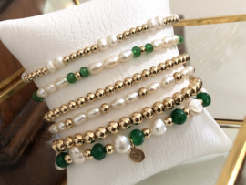 Armband Rhodé met real gold plated balletjes, groene jade en witte zoetwaterparels