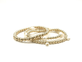 Armband Hira met real gold plated balletjes en grote witte zoetwaterparels