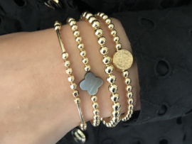 Armband Lina met real gold plated balletjes en klavertje