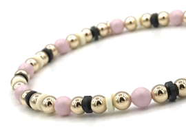 Armband Dewi met roze Swarovski pareltjes en real gold plated balletjes