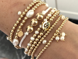 Armband Silk wit met real gold plated balletjes op satijnkoord