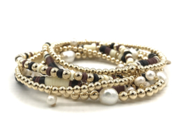 Armband Hira met real gold plated balletjes en grote witte zoetwaterparels