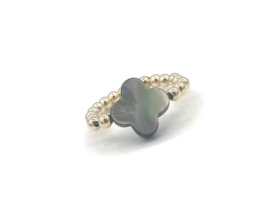 Stretch ring Lina met real gold plated bolletjes en parelmoer klavertje