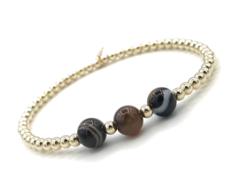 Armband Sil brown met real gold plated balletjes en onyx edelsteen