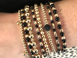 Armband Kaat met ovale real gold plated balletjes en zwarte onyx edelstenen