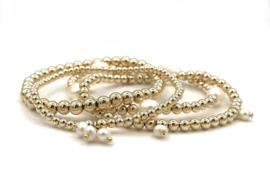 Armband Hira met real gold plated balletjes en grote witte zoetwaterparels