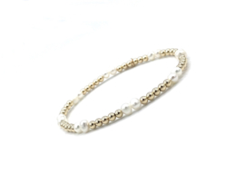 Armband Mina met real gold plated balletjes en witte zoetwaterparels