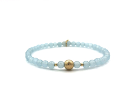 Armband Janne met real gold plated balletjes en licht blauwe jade edelsteen