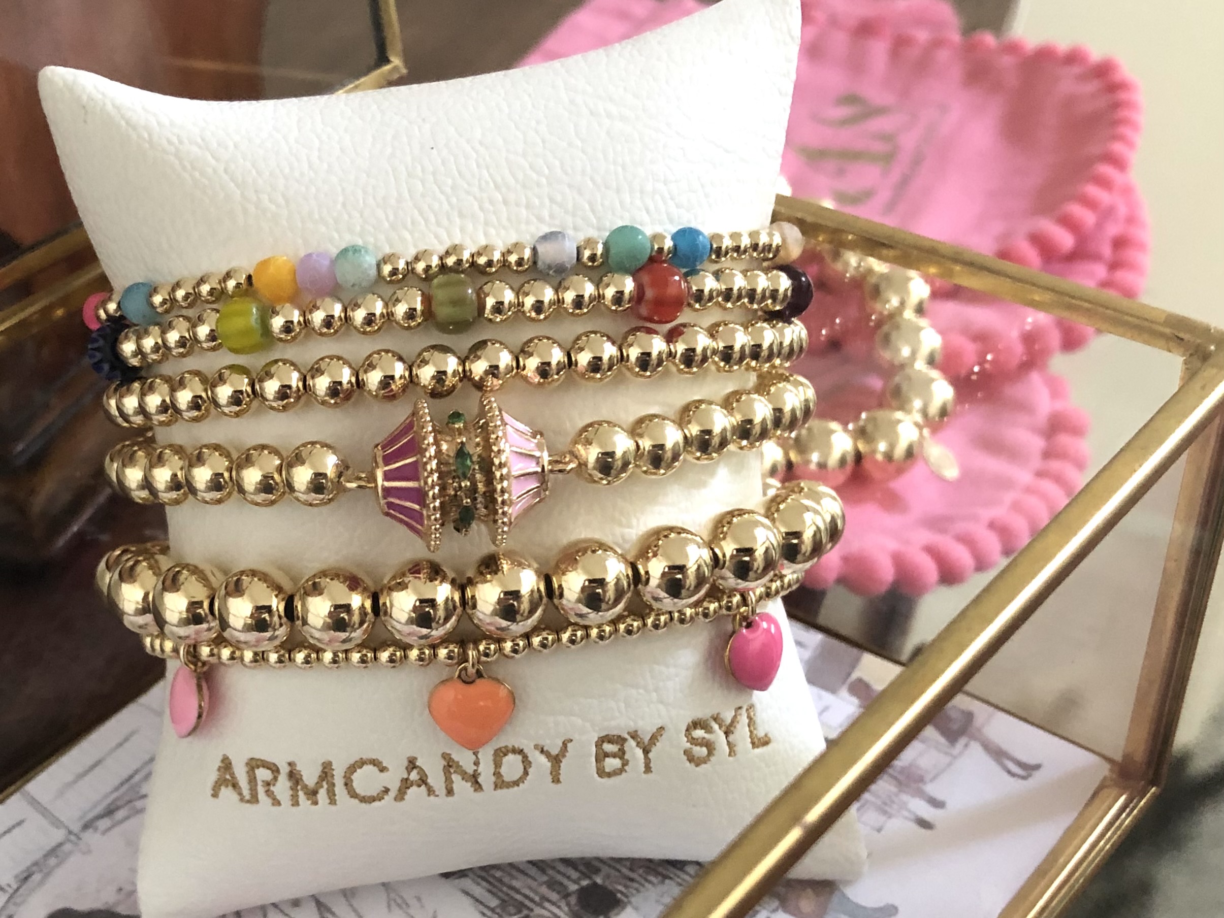 Armband Shanaya met real gold plated balletjes en gekleurde wieltjes.