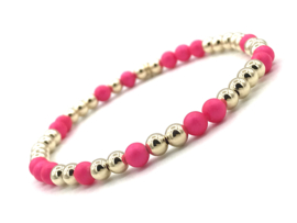 Armband Seline met real gold plated balletjes en neon roze shell