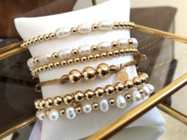 Armband Silk goud met real gold plated balletjes op goudkleurig satijnkoord