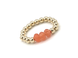 Stretch ring Carmen met real gold plated balletjes en oranje jade edelsteen