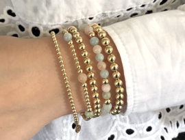 Armband Emmelie met real gold plated balletjes en morganiet edelsteen