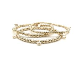 Armband Jolie met real gold plated balletjes en witte zoetwaterpareltjes