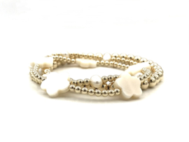 Armband Bloem met real gold plated balletjes en bloemetjes van parelmoer