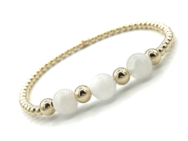 Armband Mika met witte maansteen en real gold plated balletjes