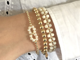 Armband Sena met real gold plated balletjes en zoetwaterparels