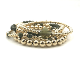 Armband Zuzanne met real gold plated balletjes en mosgroene jade