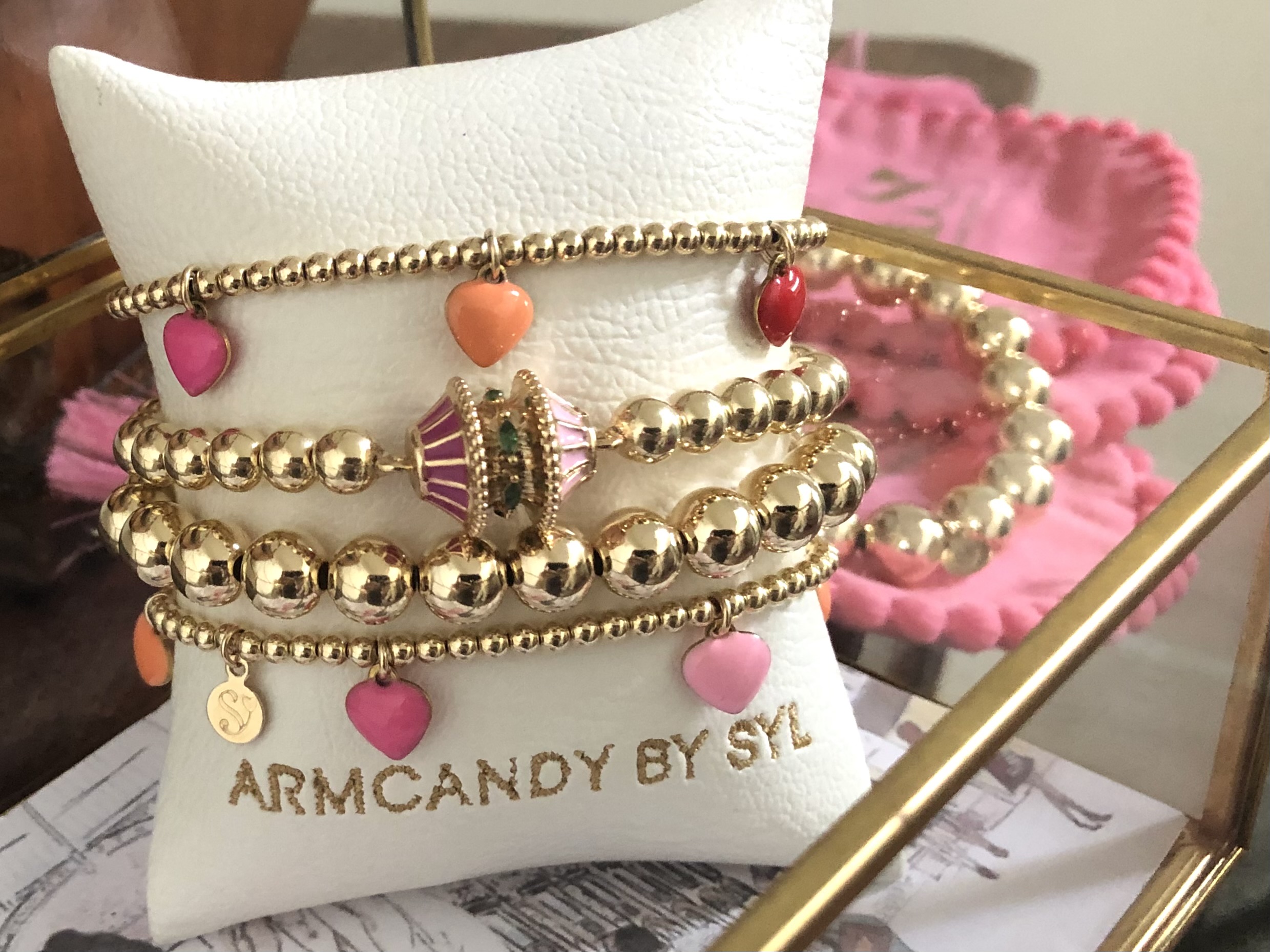 Armband Macy pink met real gold plated balletjes en gekleurde hartjes