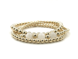 Armband Mika met witte maansteen en real gold plated balletjes