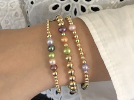 Armband Ashley met real gold plated balletjes en gekleurde parels