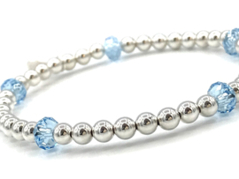 Armband Elyn met licht blauw Swarovski crystal en Sterling zilveren balletjes