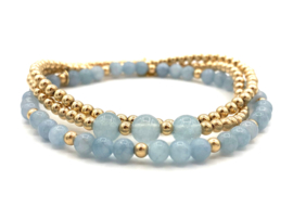 Armband Marit met licht blauwe jade edelsteen en real gold plated balletjes