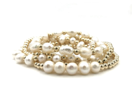 Armband Nena met real gold plated balletjes en witte ovale zoetwaterparels