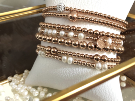 Armband Jazzlyn met rosé gold plated balletjes en zoetwaterpareltjes