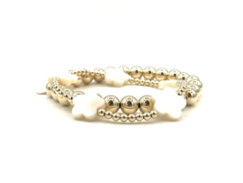 Armband Bloem met real gold plated balletjes en bloemetjes van parelmoer