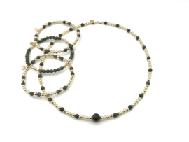 Ketting Zuzanne met real gold plated balletjes en mosgroene jade edelsteen