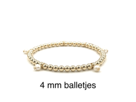 Armband Jolie met real gold plated balletjes en witte zoetwaterpareltjes