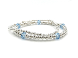 Armband Elyn met licht blauw Swarovski crystal en Sterling zilveren balletjes