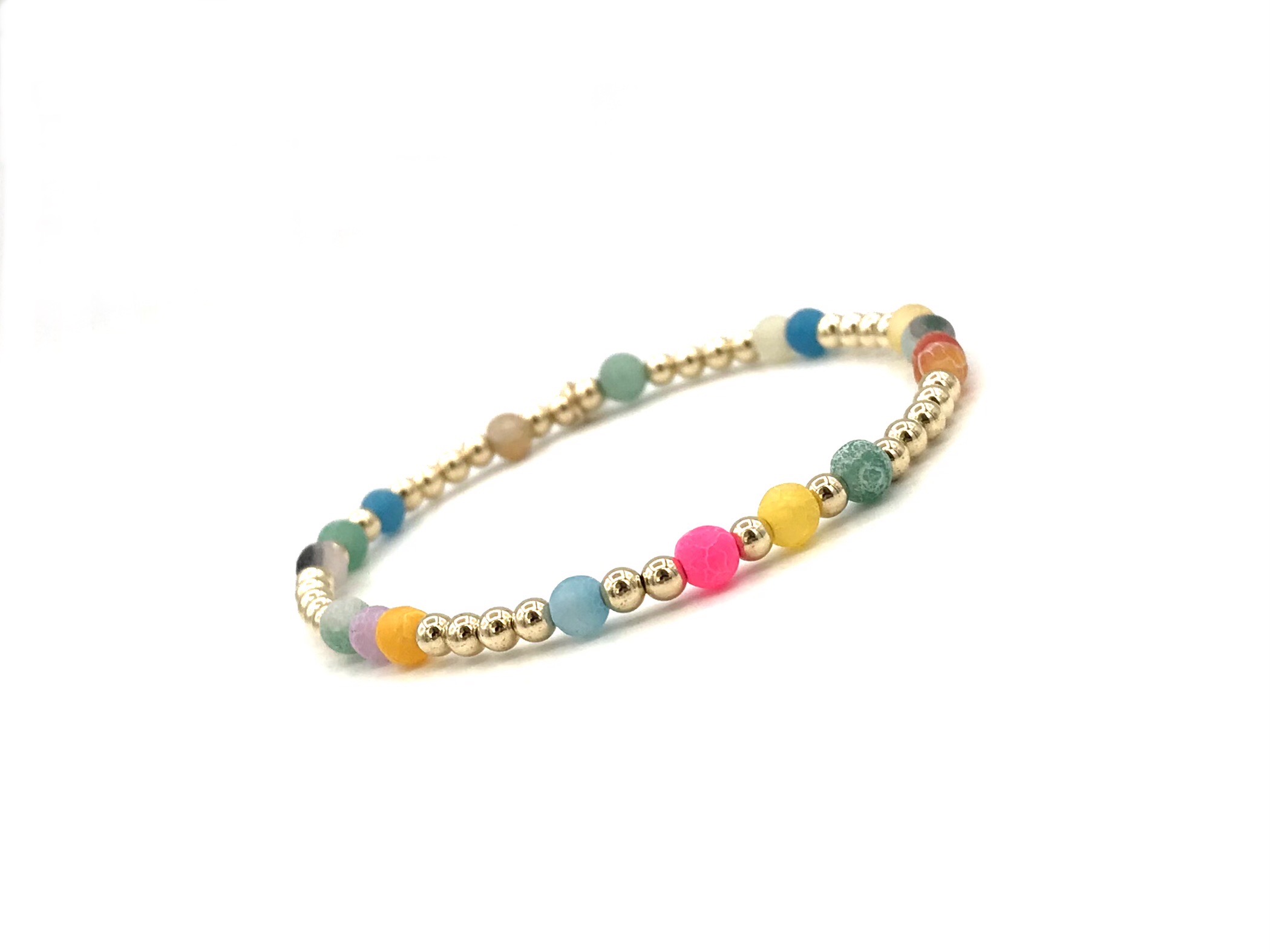 Armband Eslem met real gold plated balletjes en gekleurde matte agaat edelsteen