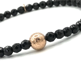 Armband Janna met facet geslepen onyx en rosé real gold plated glitterbal