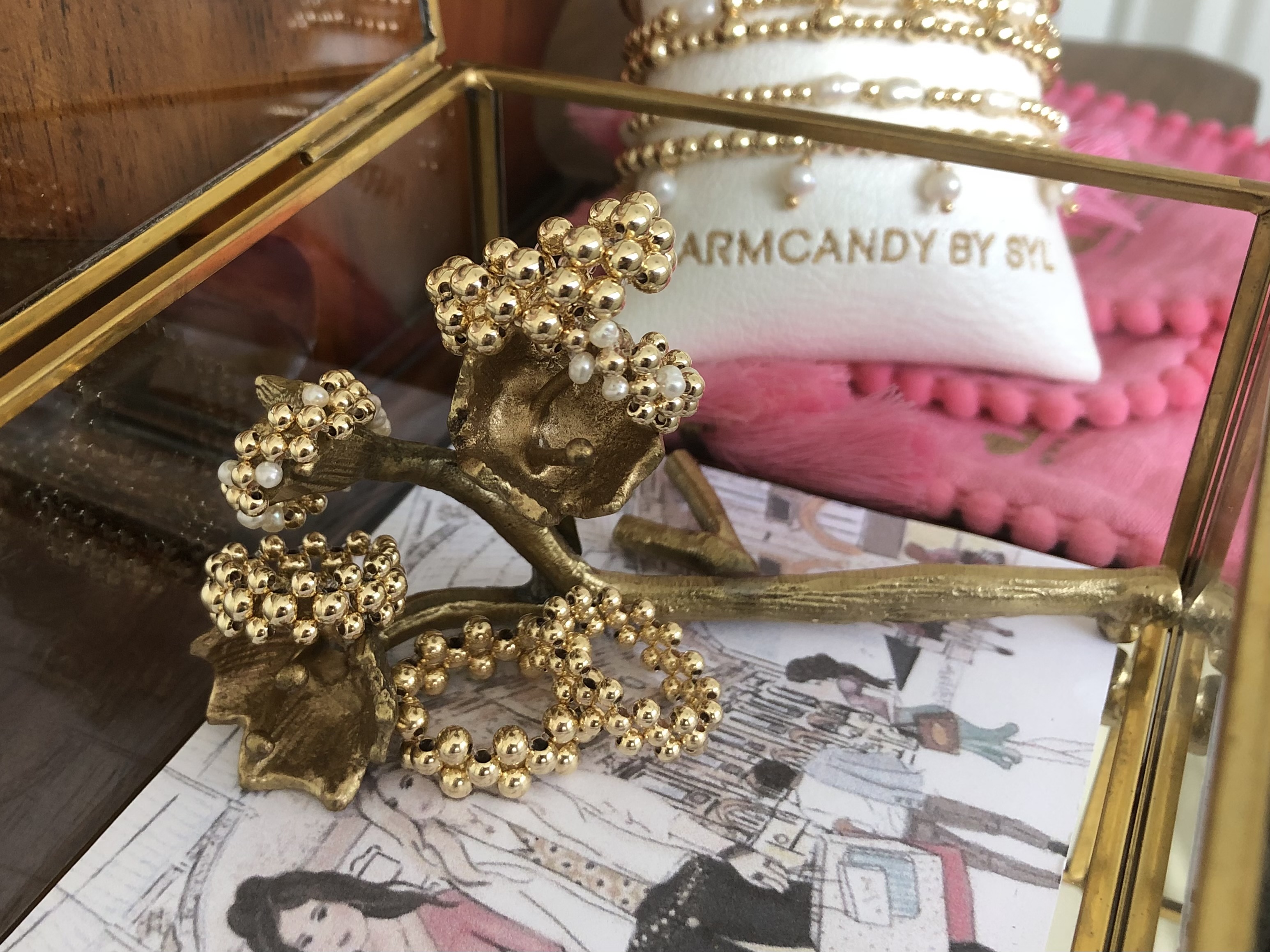 Stretch ring Zehra I met dubbele lagen real gold plated balletjes